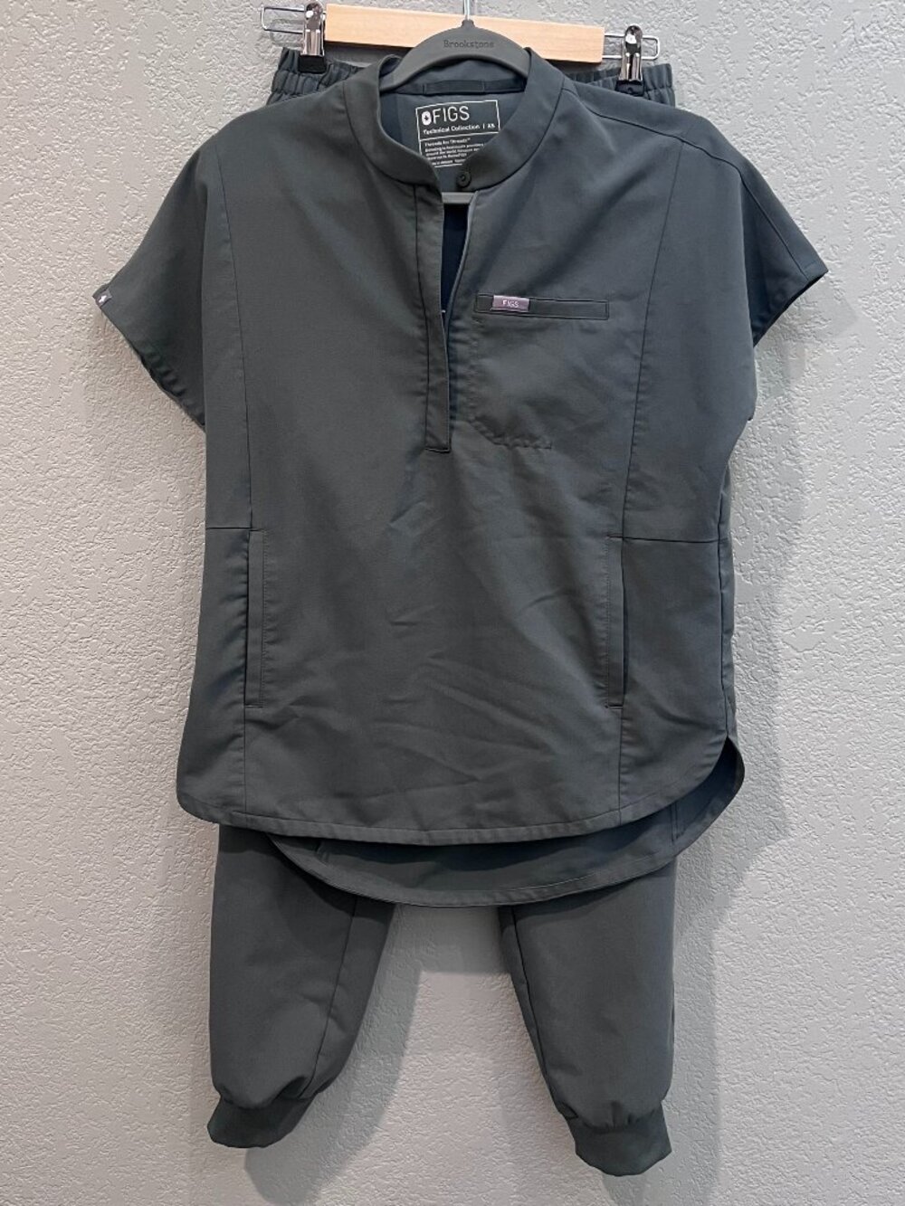Figs Scrub Set- Bonsai Montex Relaxed Scrub Top and Uman High-Rise Jogger Pant